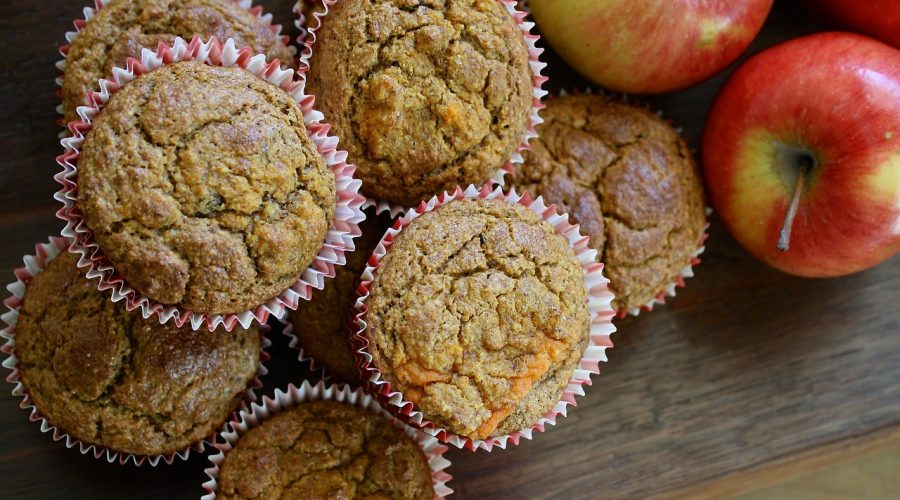 Jablečné muffiny se skořicí a javorovým sirupem